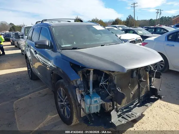 5TDKZRFH8JS283679 2018 TOYOTA HIGHLANDER - Image 1
