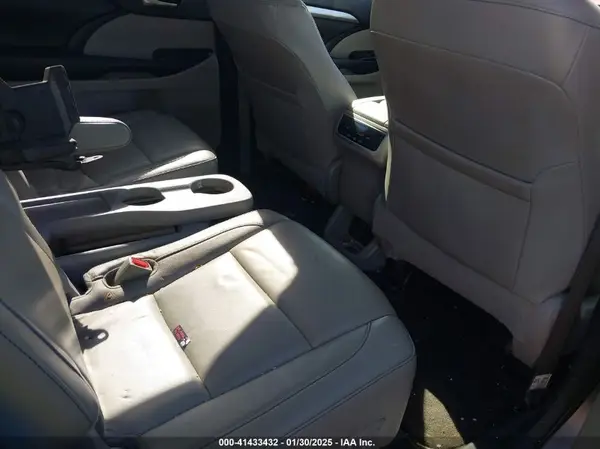 5TDKZRFH8JS283679 2018 TOYOTA HIGHLANDER - Image 8
