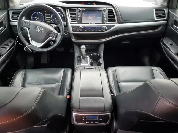 5TDKZRFH8JS288073 2018 TOYOTA HIGHLANDER - Image 8