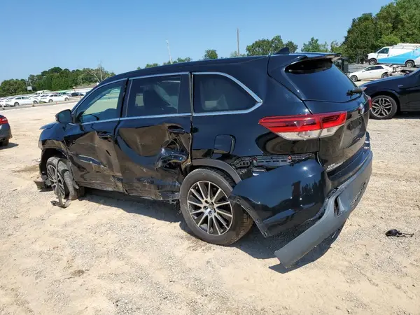 5TDKZRFH8JS528139 2018 TOYOTA HIGHLANDER - Image 2