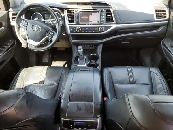 5TDKZRFH8JS528139 2018 TOYOTA HIGHLANDER - Image 8