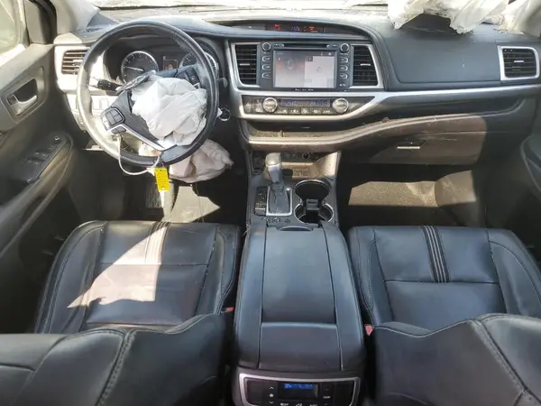 5TDKZRFH8JS529341 2018 TOYOTA HIGHLANDER - Image 8