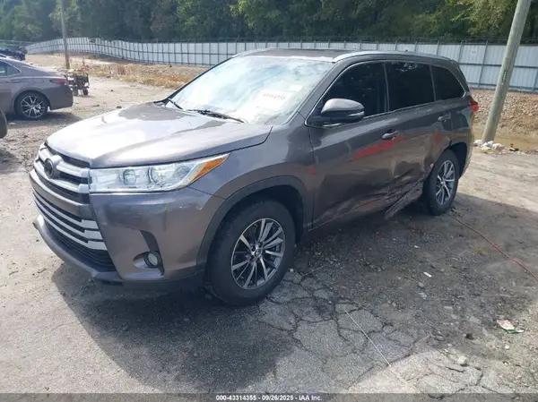 5TDKZRFH8JS529470 2018 TOYOTA HIGHLANDER - Image 2