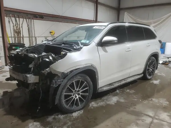 5TDKZRFH8JS529534 2018 TOYOTA HIGHLANDER - Image 1