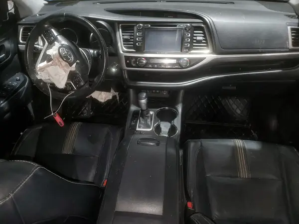 5TDKZRFH8JS529534 2018 TOYOTA HIGHLANDER - Image 8