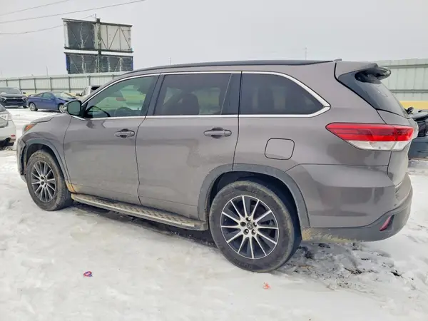 5TDKZRFH8JS529548 2018 TOYOTA HIGHLANDER - Image 2