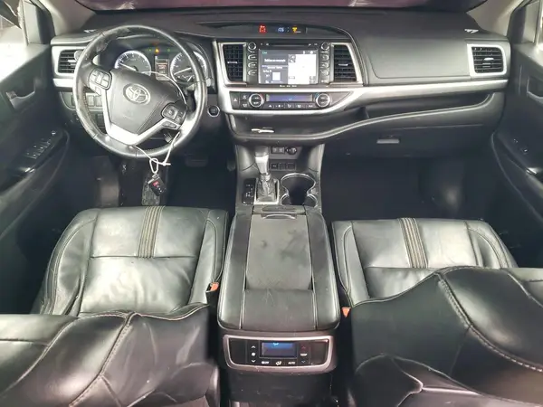 5TDKZRFH8JS529548 2018 TOYOTA HIGHLANDER - Image 8
