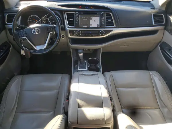 5TDKZRFH8JS530165 2018 TOYOTA HIGHLANDER - Image 8