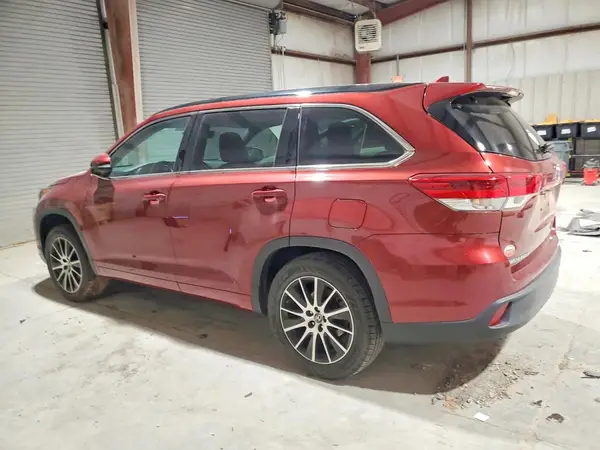 5TDKZRFH8JS531400 2018 TOYOTA HIGHLANDER - Image 2