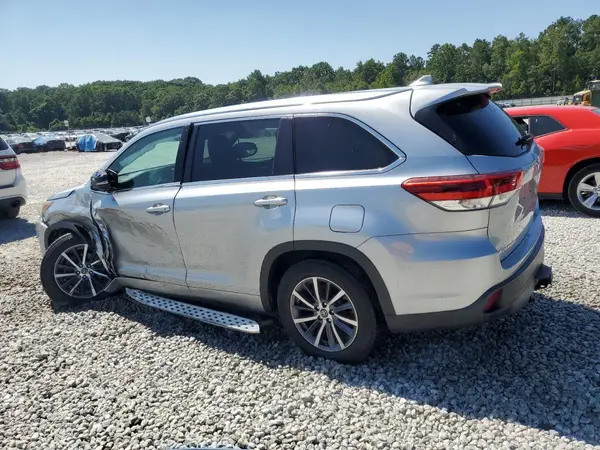5TDKZRFH8JS532160 2018 TOYOTA HIGHLANDER - Image 2