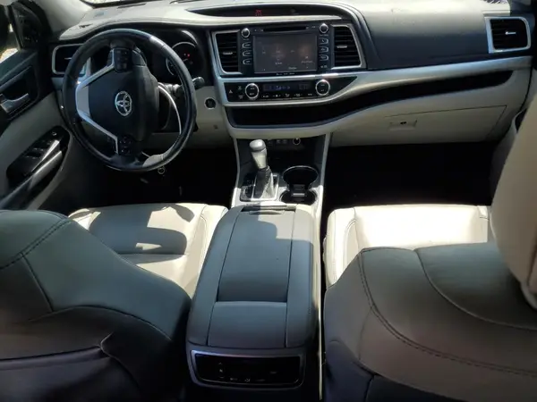 5TDKZRFH8JS532160 2018 TOYOTA HIGHLANDER - Image 8