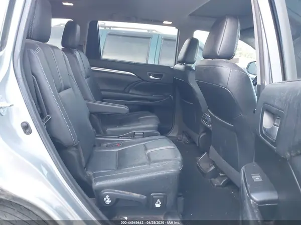 5TDKZRFH8JS534233 2018 TOYOTA HIGHLANDER - Image 8
