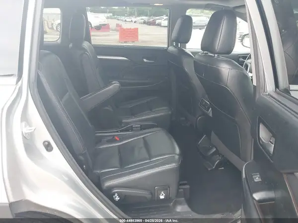 5TDKZRFH8JS534376 2018 TOYOTA HIGHLANDER - Image 8