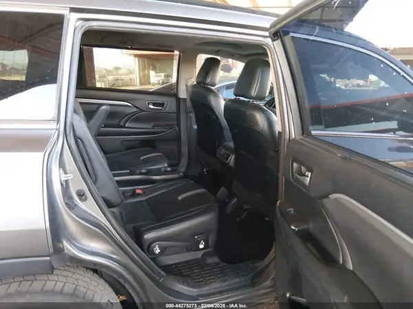 5TDKZRFH8JS537844 2018 TOYOTA HIGHLANDER - Image 8