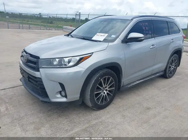 5TDKZRFH8JS538170 2018 TOYOTA HIGHLANDER - Image 2
