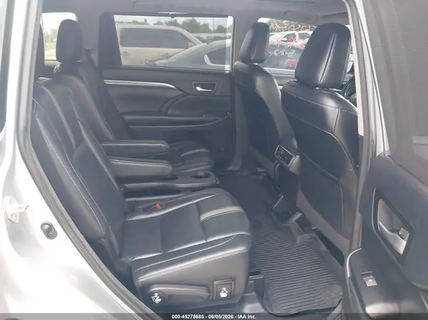 5TDKZRFH8JS538170 2018 TOYOTA HIGHLANDER - Image 8