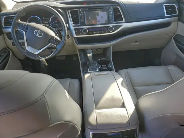 5TDKZRFH8JS540243 2018 TOYOTA HIGHLANDER - Image 8