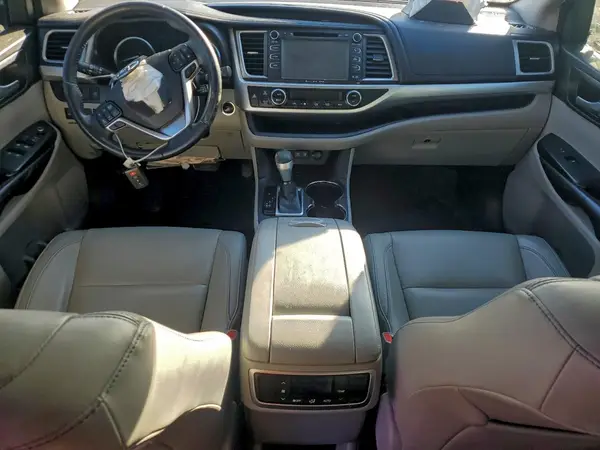 5TDKZRFH8JS540808 2018 TOYOTA HIGHLANDER - Image 8
