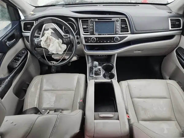 5TDKZRFH8JS541778 2018 TOYOTA HIGHLANDER - Image 8