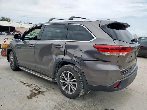 5TDKZRFH8JS542106 2018 TOYOTA HIGHLANDER - Image 2