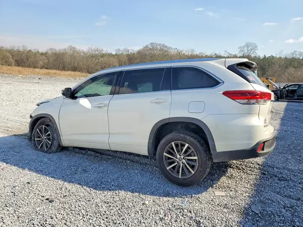 5TDKZRFH8JS542395 2018 TOYOTA HIGHLANDER - Image 2