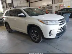 5TDKZRFH8JS543529 2018 TOYOTA HIGHLANDER
