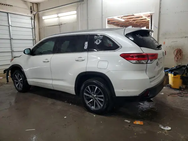 5TDKZRFH8JS544194 2018 TOYOTA HIGHLANDER - Image 2