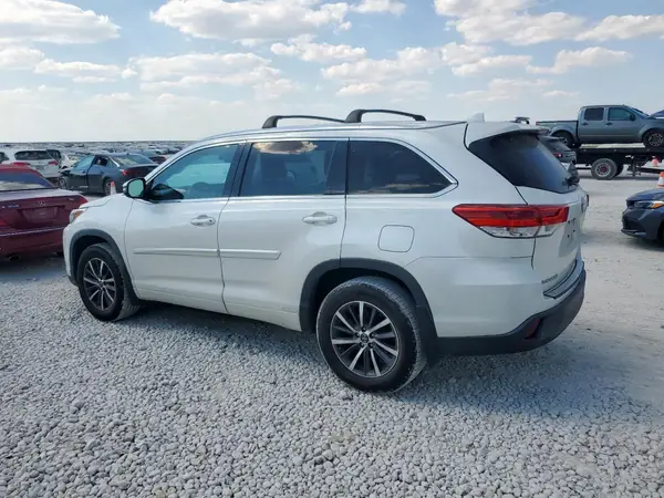 5TDKZRFH8JS544762 2018 TOYOTA HIGHLANDER - Image 2
