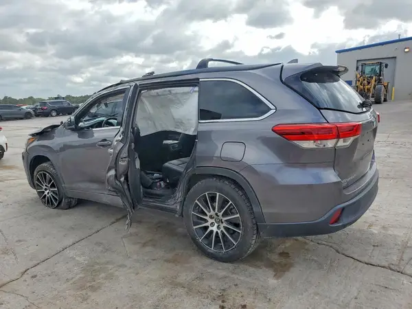 5TDKZRFH8JS545507 2018 TOYOTA HIGHLANDER - Image 2