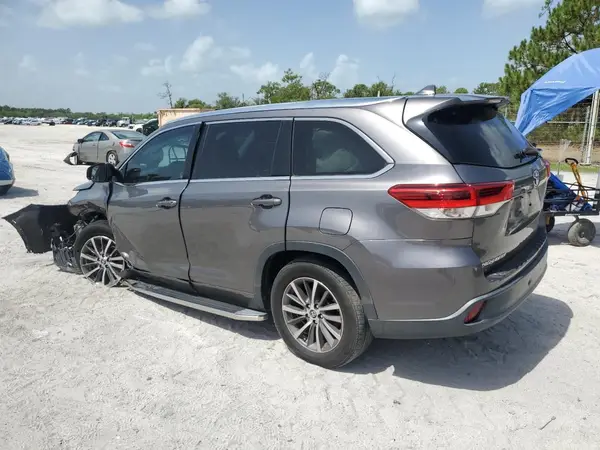 5TDKZRFH8JS547774 2018 TOYOTA HIGHLANDER - Image 2