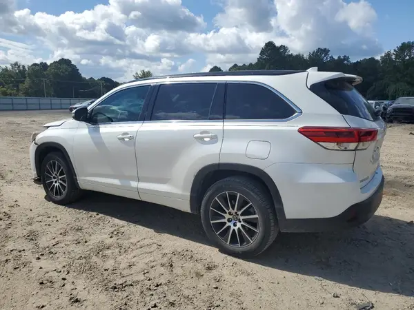 5TDKZRFH8JS547886 2018 TOYOTA HIGHLANDER - Image 2