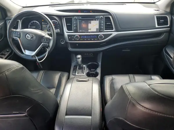 5TDKZRFH8JS547886 2018 TOYOTA HIGHLANDER - Image 8