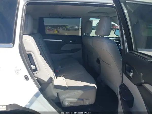 5TDKZRFH8JS548391 2018 TOYOTA HIGHLANDER - Image 8