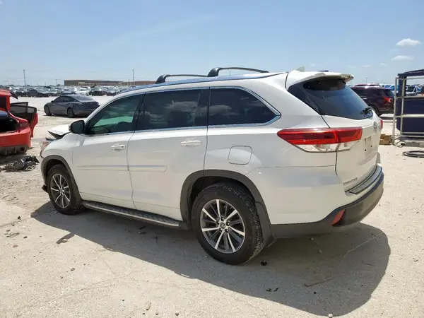 5TDKZRFH8JS549086 2018 TOYOTA HIGHLANDER - Image 2
