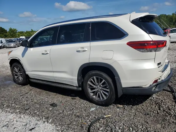5TDKZRFH8JS549363 2018 TOYOTA HIGHLANDER - Image 2