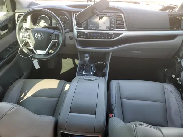 5TDKZRFH8JS549363 2018 TOYOTA HIGHLANDER - Image 8