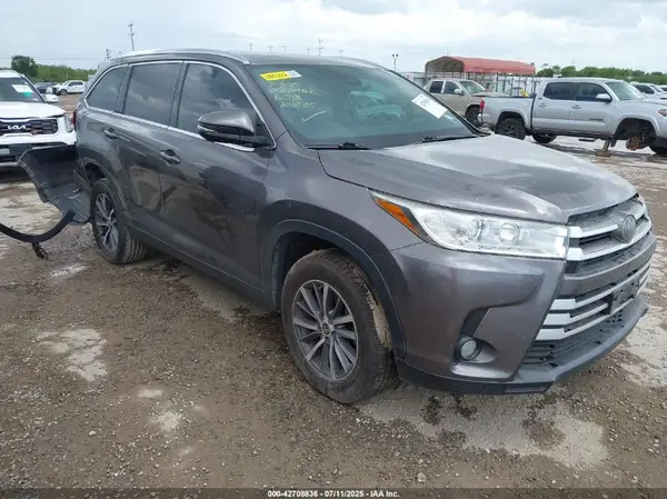 5TDKZRFH8KS303835 2019 TOYOTA HIGHLANDER - Image 1