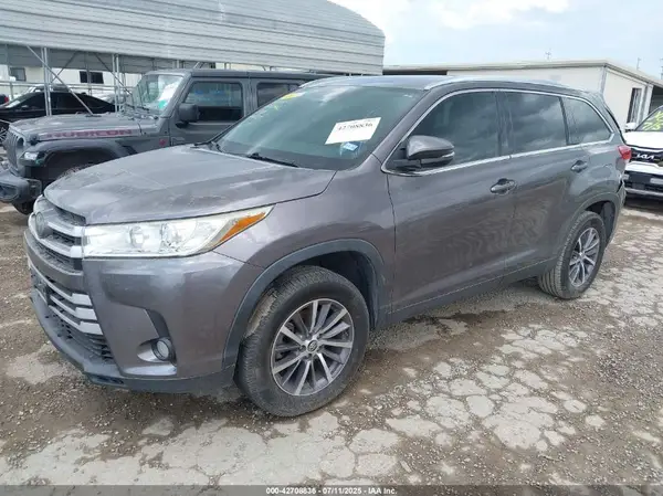 5TDKZRFH8KS303835 2019 TOYOTA HIGHLANDER - Image 2