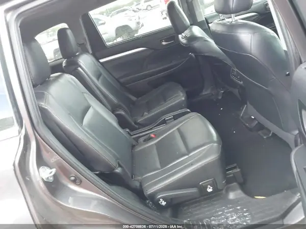 5TDKZRFH8KS303835 2019 TOYOTA HIGHLANDER - Image 8