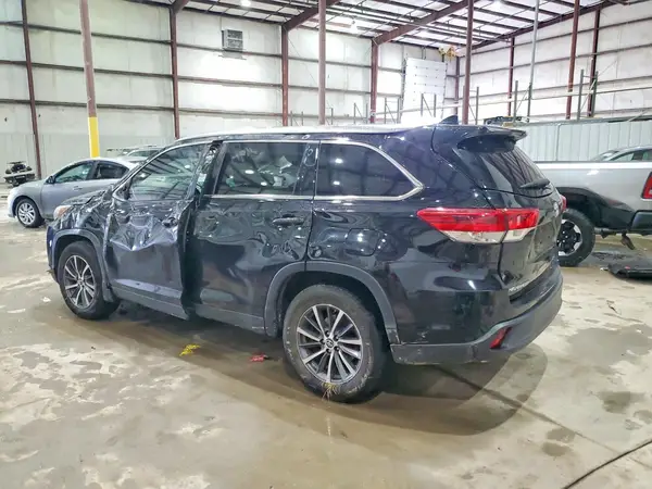 5TDKZRFH8KS306752 2019 TOYOTA HIGHLANDER - Image 2