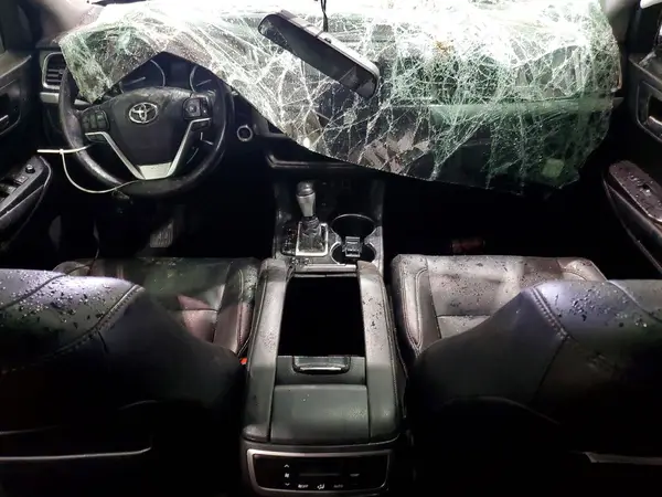 5TDKZRFH8KS306752 2019 TOYOTA HIGHLANDER - Image 8