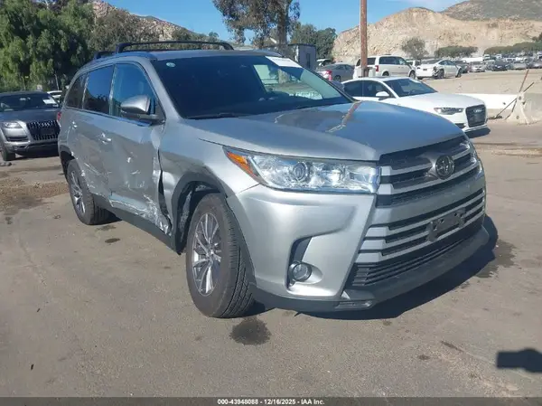 5TDKZRFH8KS307948 2019 TOYOTA HIGHLANDER - Image 1