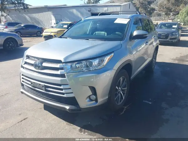 5TDKZRFH8KS307948 2019 TOYOTA HIGHLANDER - Image 2