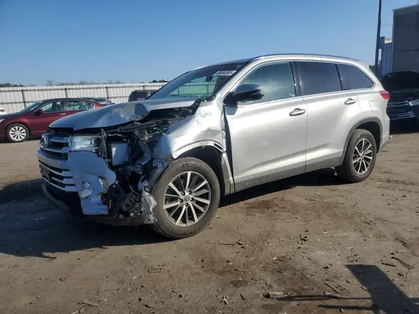 5TDKZRFH8KS308016 2019 TOYOTA HIGHLANDER - Image 1