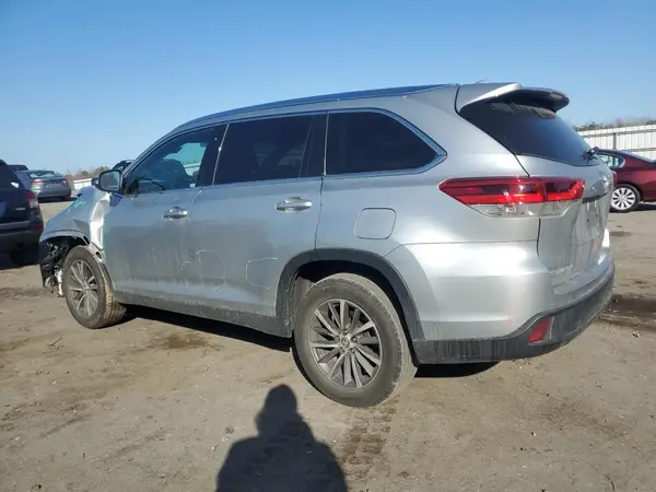 5TDKZRFH8KS308016 2019 TOYOTA HIGHLANDER - Image 2