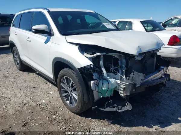 5TDKZRFH8KS309666 2019 TOYOTA HIGHLANDER - Image 1