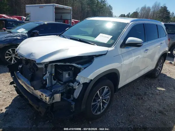 5TDKZRFH8KS309666 2019 TOYOTA HIGHLANDER - Image 2