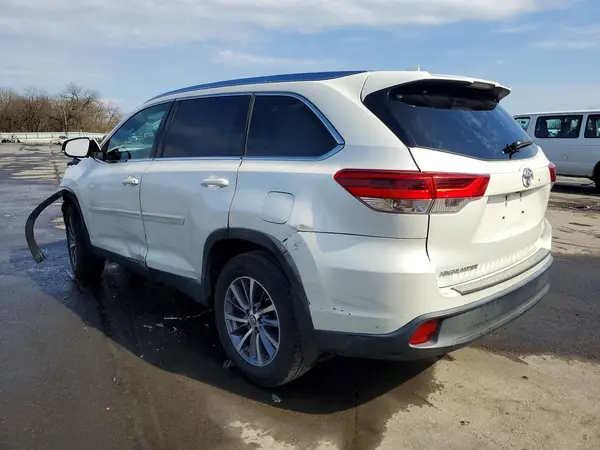 5TDKZRFH8KS312079 2019 TOYOTA HIGHLANDER - Image 2