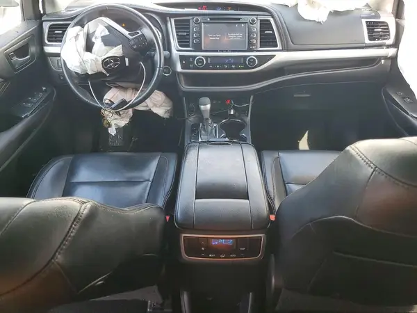 5TDKZRFH8KS312079 2019 TOYOTA HIGHLANDER - Image 8