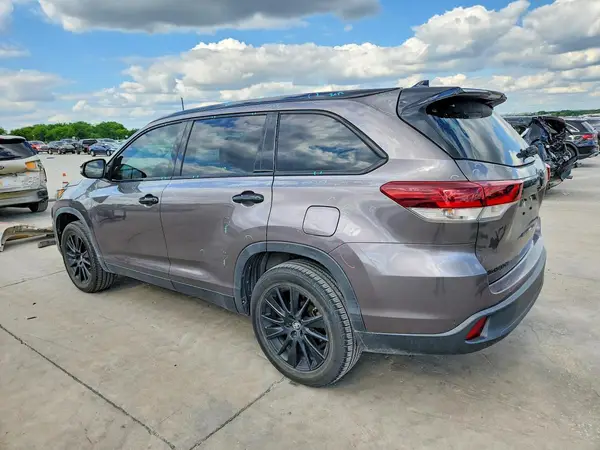 5TDKZRFH8KS316519 2019 TOYOTA HIGHLANDER - Image 2